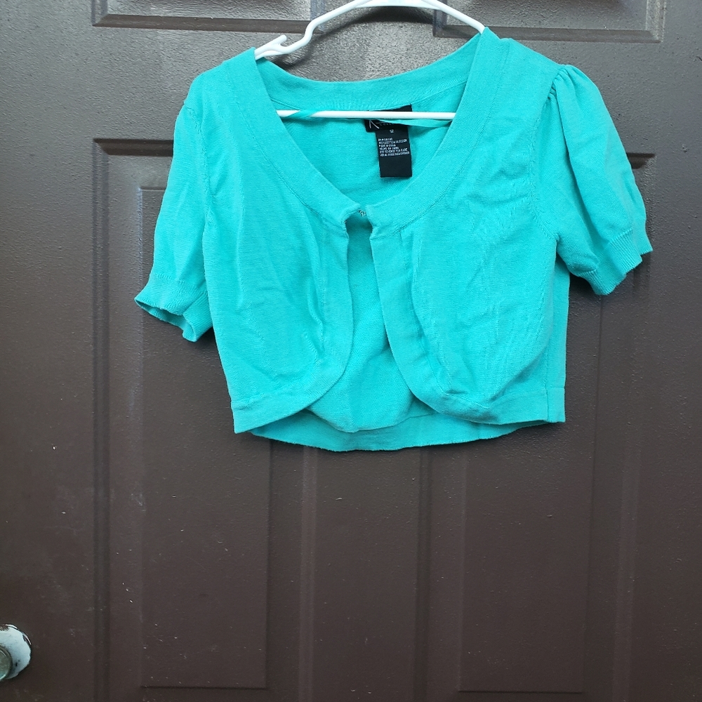 Green  Sleeveless shrug